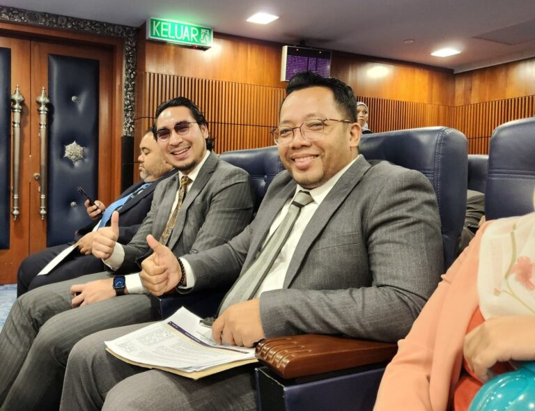 Dah digantung enam bulan pun, Wan Fayhsal tetap hadir ke Parlimen