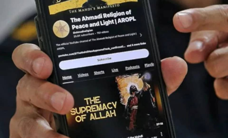 Sekeluarga jadi pengikut Ahmadi Religion selepas belajar dari YouTube