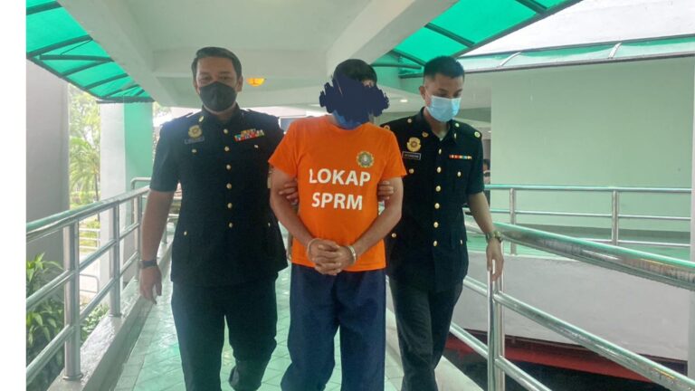 Video : Warga Bangladesh bergelar Datuk direman kemuka dokumen palsu RM1.1 juta