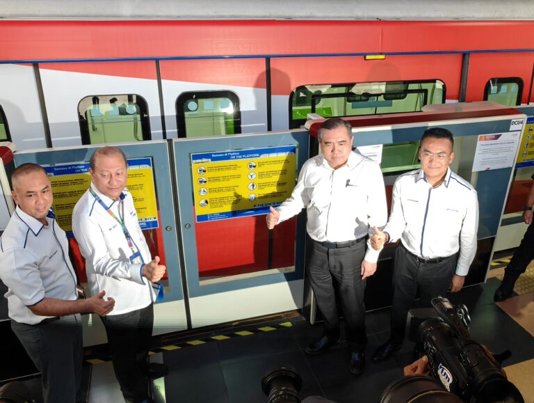 Penambahbaikan fasiliti perkhidmatan Monorel Kuala Lumpur pintu Platform Automatik (PAGS) di Stesen KL Sentral dan Stesen Tun Sambanthan kini beroperasi – Rapid Rail