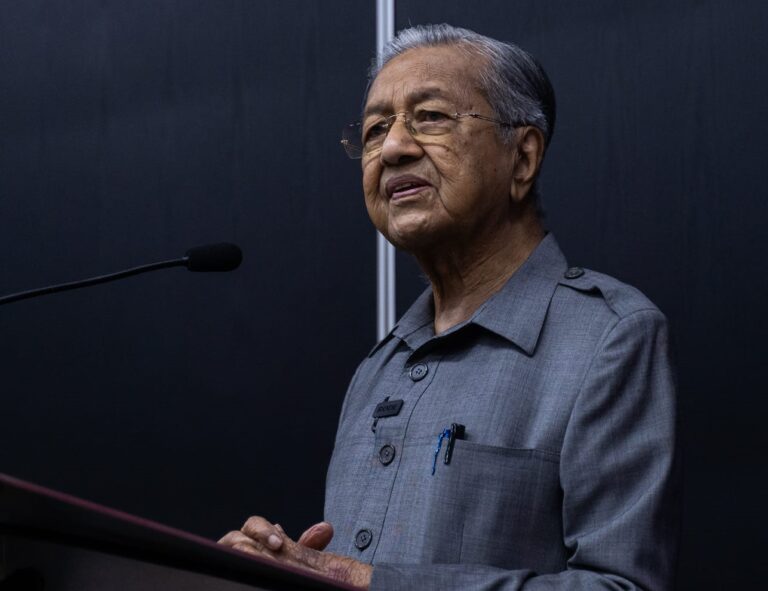 Mahathir dan Gerakan “Payung Besar”: Episod Lama Dendam Politik yang Berulang