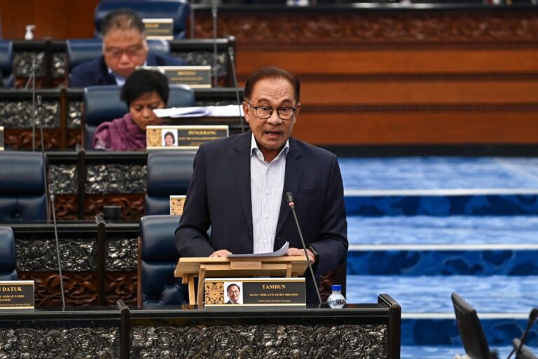 ‘Tak banyak negara sanggup lakukan seperti Malaysia, jangan desak berlebihan’ – Anwar kepada pembangkang