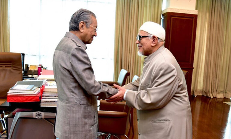 Video : Pertahan Mahathir isu Batu Puteh, Hadi sempat lagi sekeh DAP