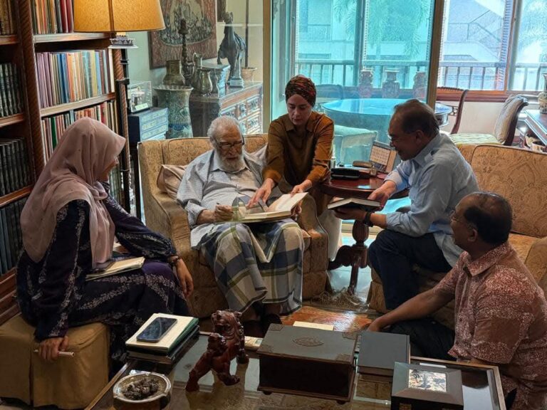 Anwar kongsi detik bertemu gurunya Syed Muhammad Naquib Al Attas