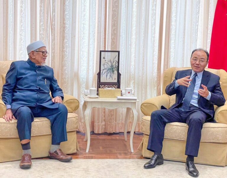 Kutuk China ‘kaw kaw’, akhirnya mengadap Duta China juga