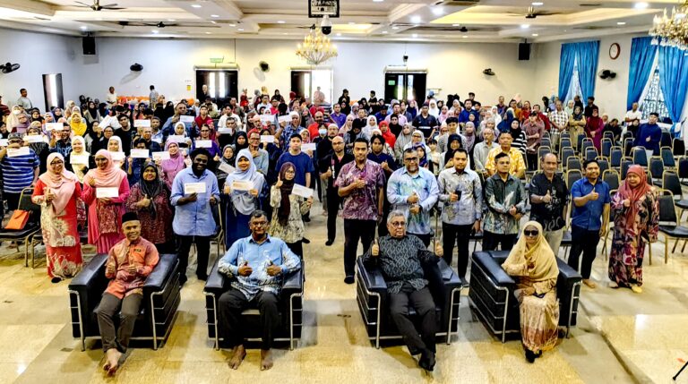 250 pelajar (IPTA & IPTS) menerima RM700 seorang melalui Skim Bantuan Anal dengan jumlah keseluruhan bernilai RM175,000 – Dr. Basir