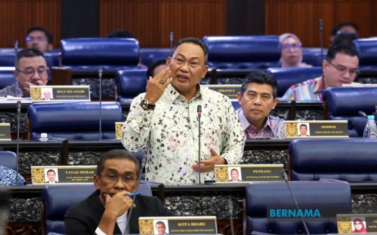 Video : Selepas Wan Fayhsal, giliran MP Pendang pula digantung dari Parlimen