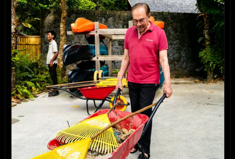 Kapsyen ‘New Year clean up’ mengundang tafsiran, rakyat berteka-teki tentang ini