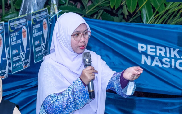 Video : Siti Mastura selesai bayar saman RM830,000 kepada DAP