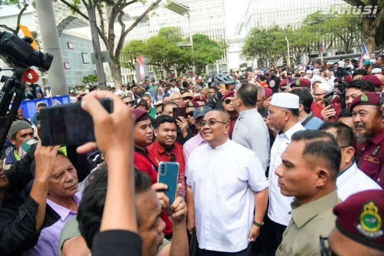 ‘Tunggulah semua selesai dulu, kalut sangat dah kenapa?’