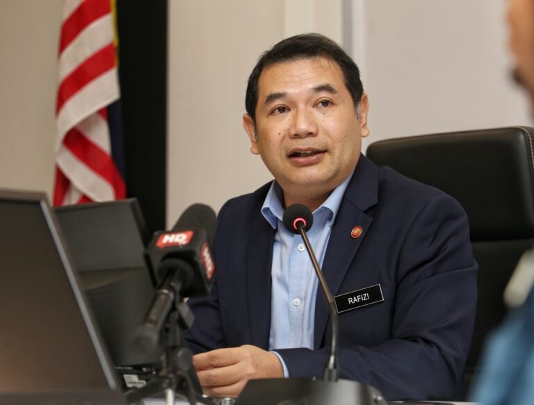 Video: Rafizi sekolahkan Adun Kedah, projek KHTP tergendala bukan sebab kerajaan