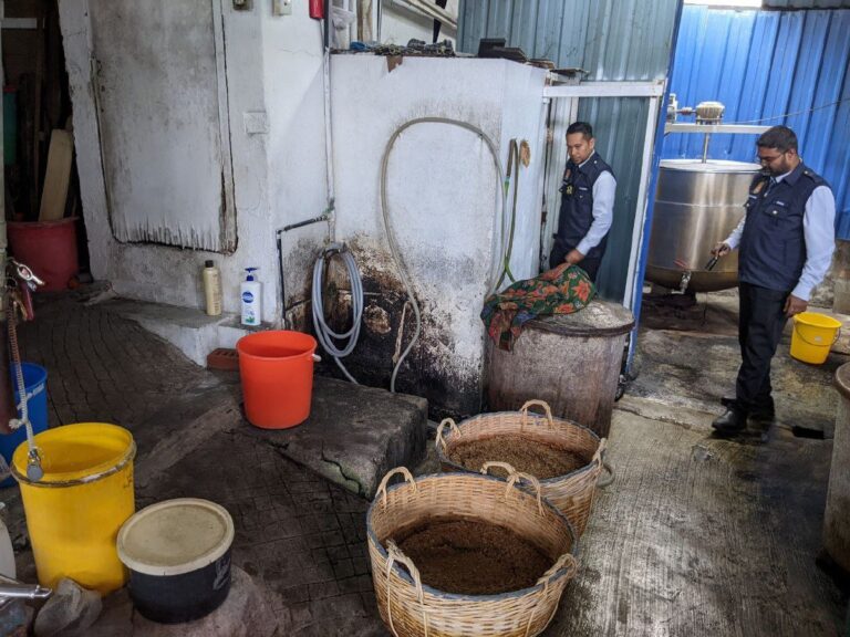 Jijik proses kicap depan tandas, 2 kilang berusia 120 tahun di Pulau Pinang diarah tutup