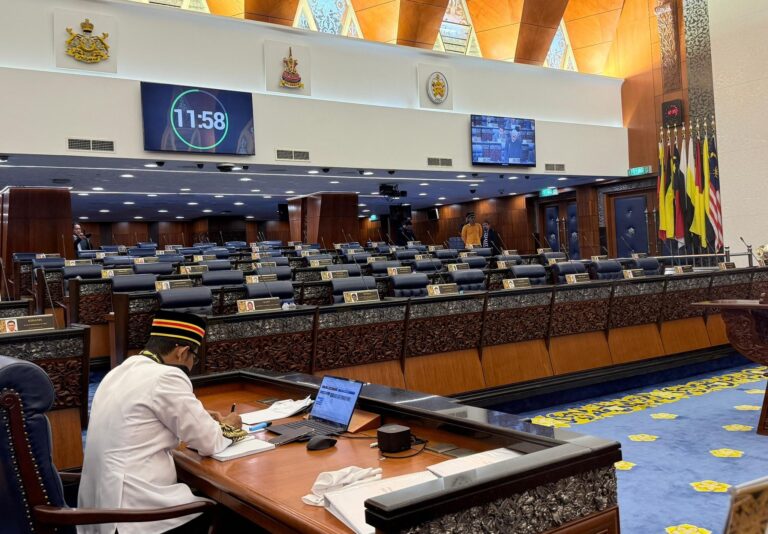 Kecoh pula tiada menteri setengah jam nak rehat, nah habuan buat pembangkang