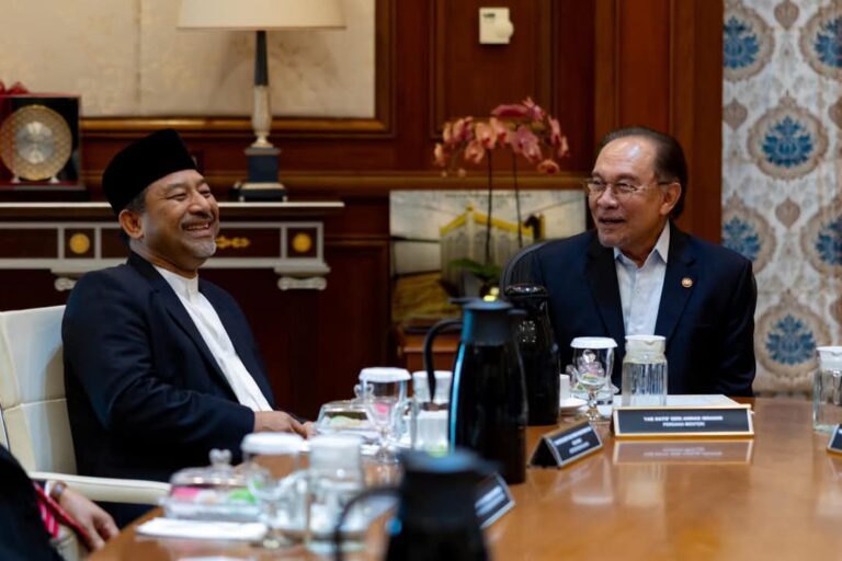 PM bincang isu tebatan banjir, sempadan dengan MB Kelantan