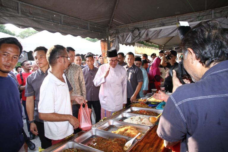 Anwar akan turun lihat sendiri harga, kualiti makanan di bazar Ramadan