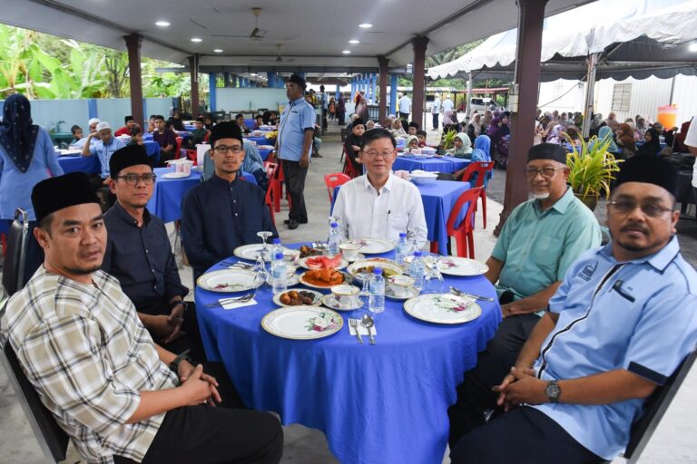 Pengerusi Jawatankuasa Kariah Masjid Al-Muhsi kata Chow Kon Yeow pemimpin rakyat perlukan