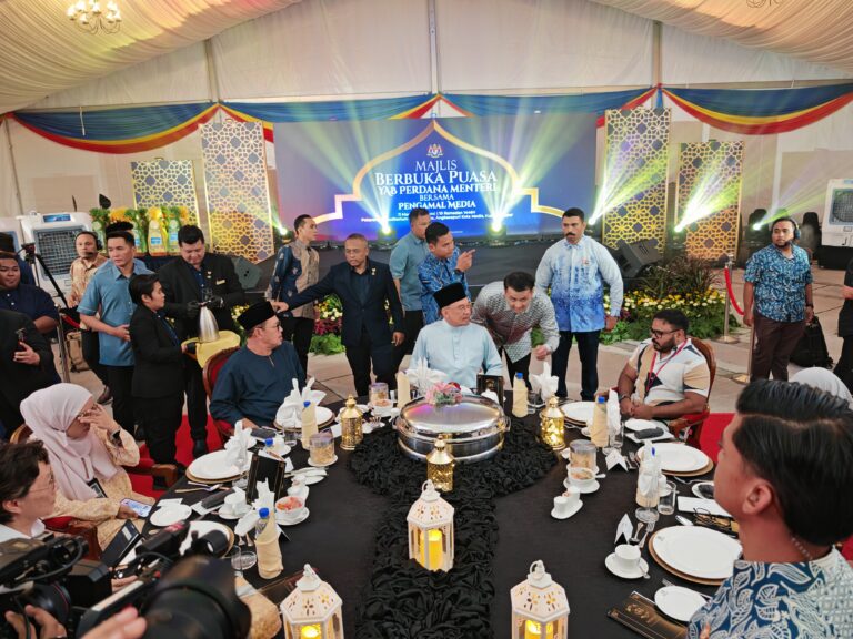 YAB Perdana Menteri Berbuka Puasa Bersama Pengamal Media