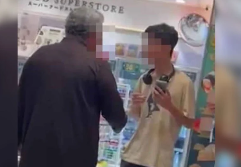 Lelaki berjubah tampar pemuda ‘tak puasa’ didakwa hari ini