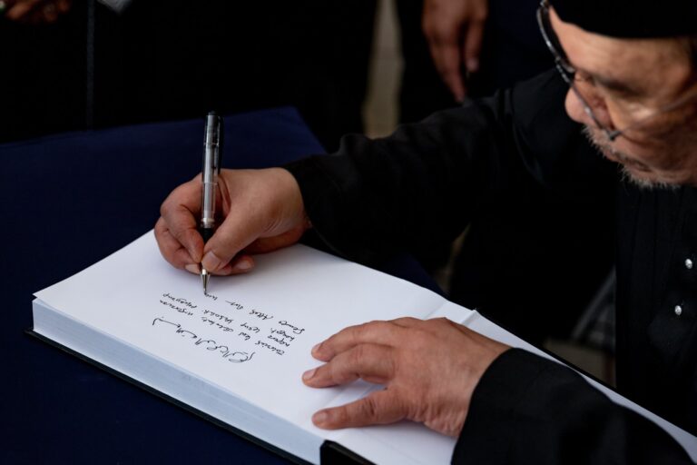 Tulisan kalimah Basmallah, bahasa Arab daripada PM Anwar raih pujian