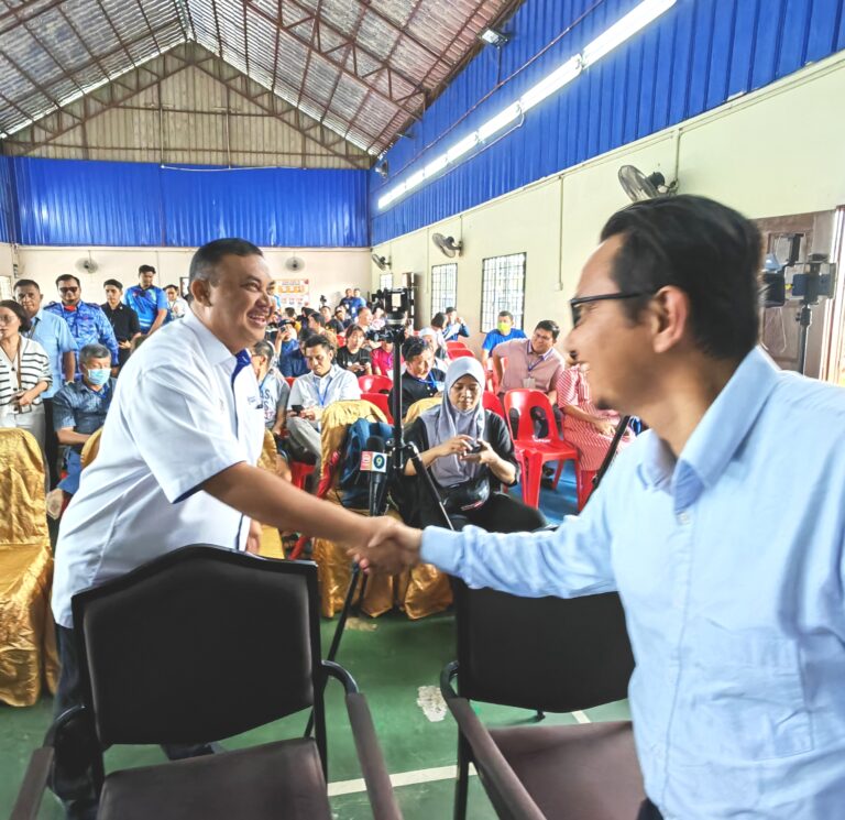 Serahan Tunai Bantuan YAB Perdana Menteri Kepada Mangsa Kebakaran Paip Gas di Subang Jaya