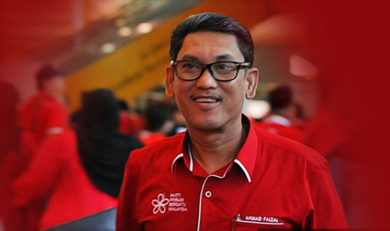 Peja pun berundur, mengikut Mahiaddin