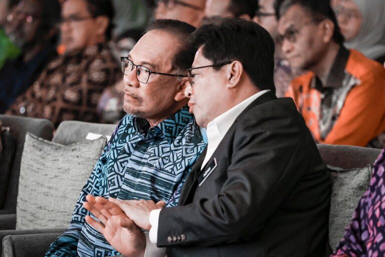 SPRM lebih tegas di bawah Azam Baki, berani geledah tauke besar