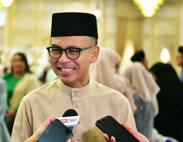 Tidak boleh guna ‘cai’, gambar calon semua latar belakang biru muda