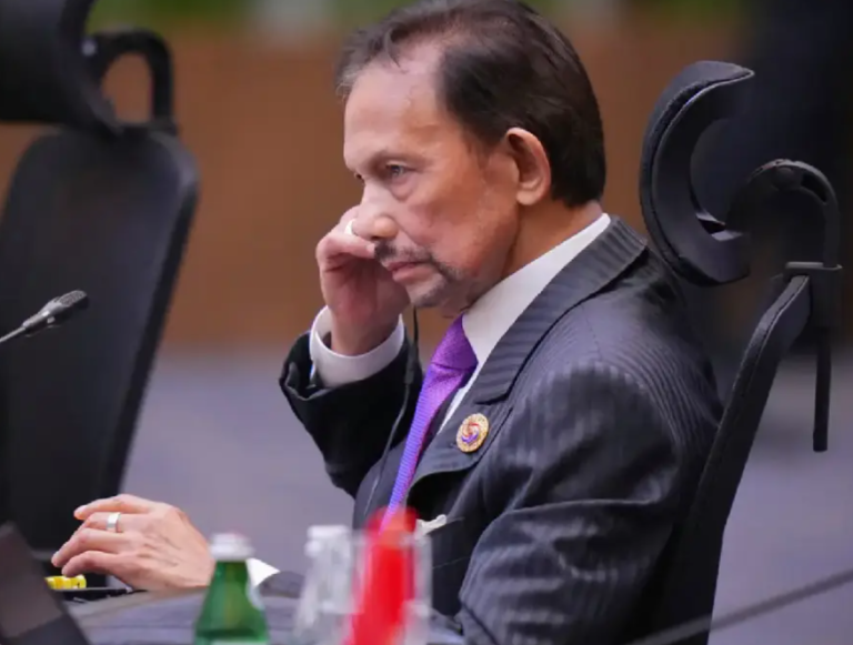 Ini sebabnya Sultan Brunei di IJN