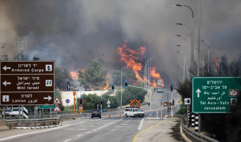 Cemas diratah api, pemandu tinggalkan kereta, Netanyahu umum darurat negara