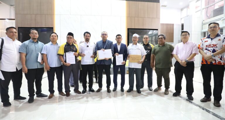 Projek Memorial dekat Kampung Raja Uda ADUN serah memorandum