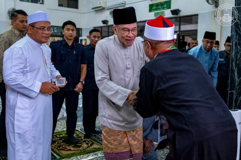 ‘Banyak yang kontrak’, kata Anwar susulan pemberhentian 5,000 kakitangan Petronas