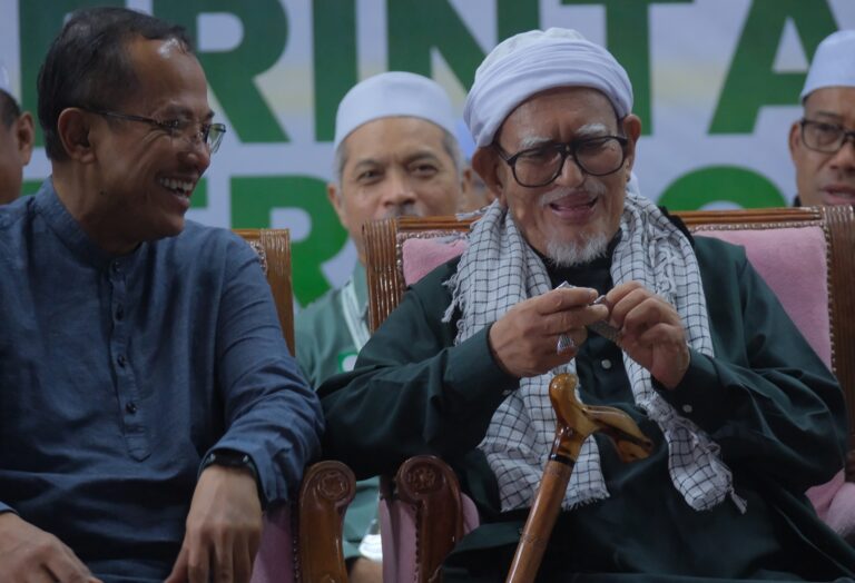 Krisis Pas: Mampukah Geng Publika mengalah kepada Geng Ustaz?