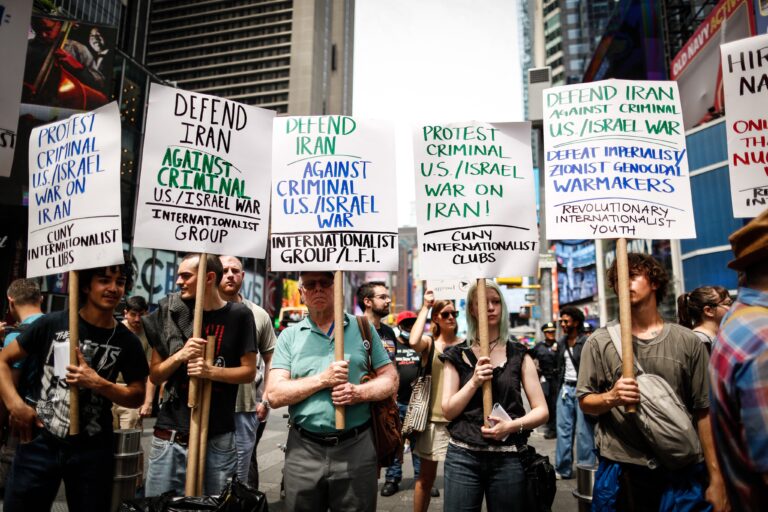 ‘Jangan campuri urusan Iran!’, rakyat AS bertempik marahkan Trump