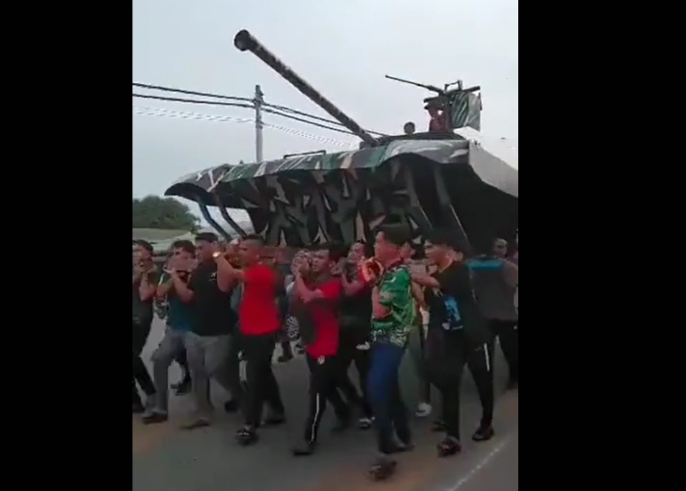 Kelakar lihat penyokong Pas usung ‘kereta kebal’