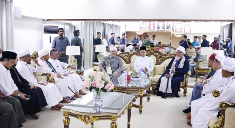 Video : Anwar hanya minta nasihat ketika pertemuan dengan ulama pondok – Agamawan