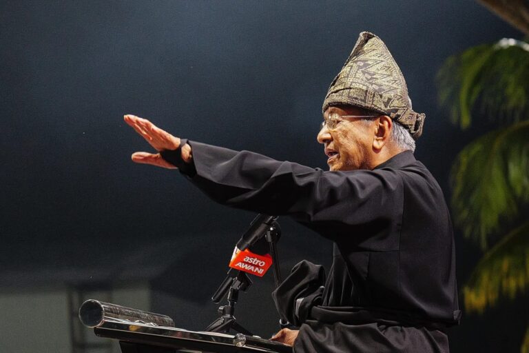 Cukuplah berpolitik, Tun Dr Mahathir