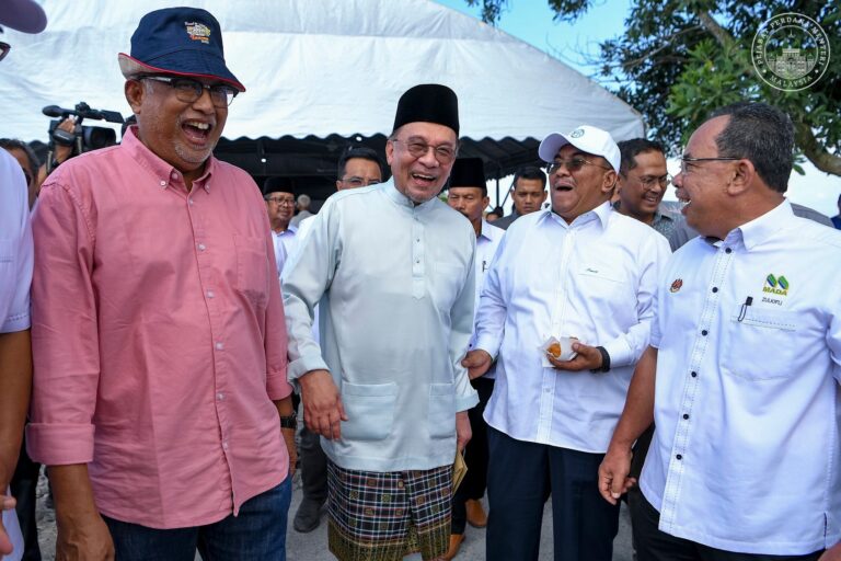 Video : ‘Hampa boh dia macam-macam, dia layan hampa elok, malu alah wei’