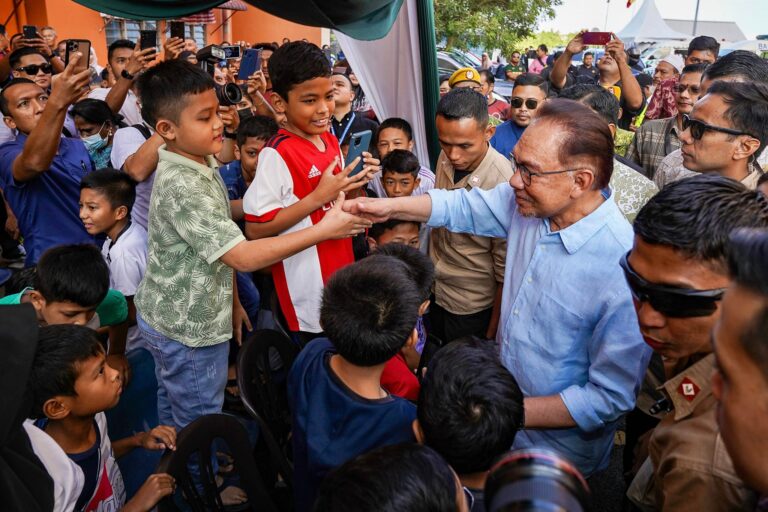 “Tunggu, tak Isnin, Selasa” – PM bagi ‘hint’ perkara besar apa nak diumumkan