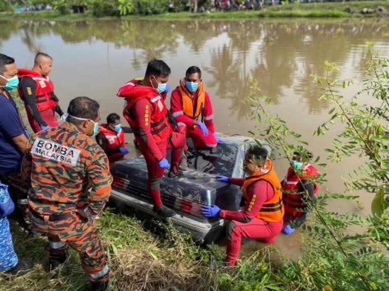 Anggota bomba sebak cerita semula keadaan enam sekeluarga ditemui berpelukan