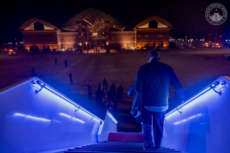 Baru tiba jam 2.05 pagi, terus kerja hadiri mesyuarat Menteri Luar ASEAN