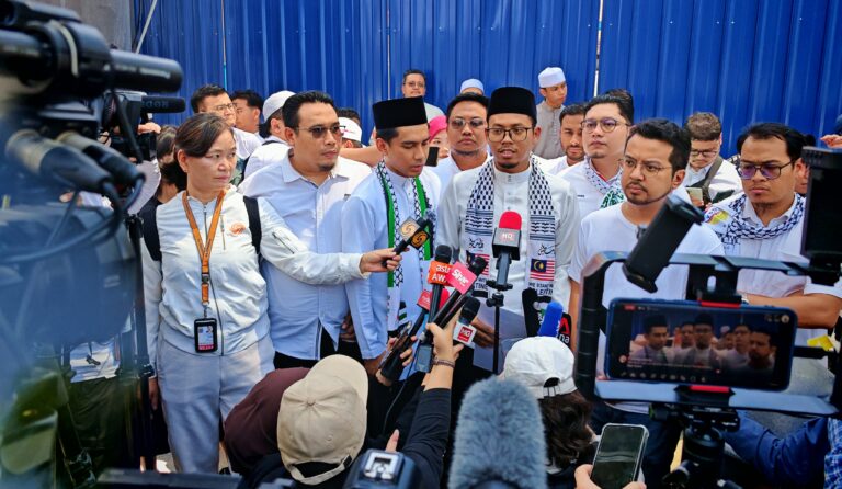 Video : Pemuda PH serah memo bantah pencalonan Nick Adams