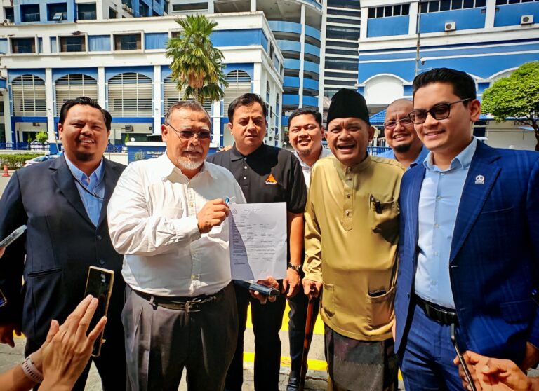 Karikatur binatang cemar imej negara & pemimpin ASEAN tidak bertanggungjawab terhadap usaha diplomatik