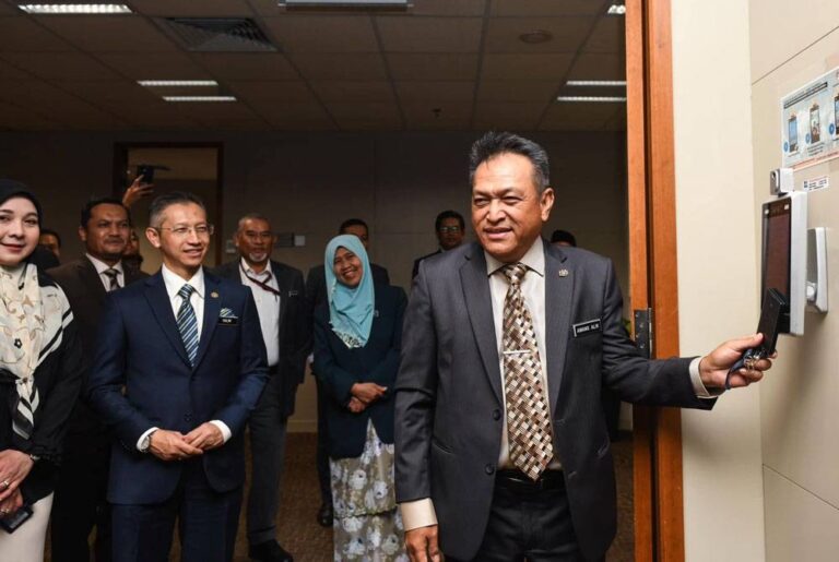 Ada pihak ‘jual’ nama Ketua Setiausaha KDN untuk dapatkan habuan