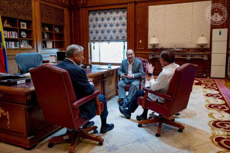 Anwar adakan pertemuan dengan Pengerusi BN, GRS