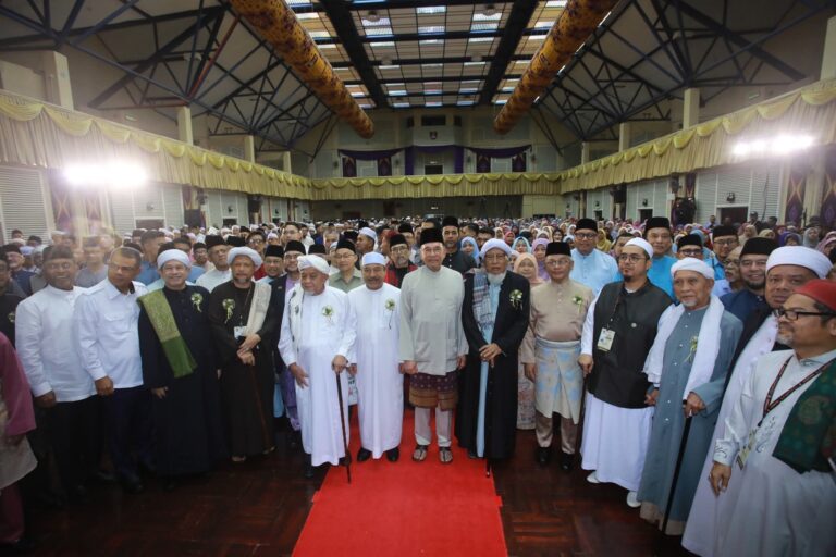 NUNJI jayakan himpunan besar pertemukan ulama, guru pondok dan pemimpin negara