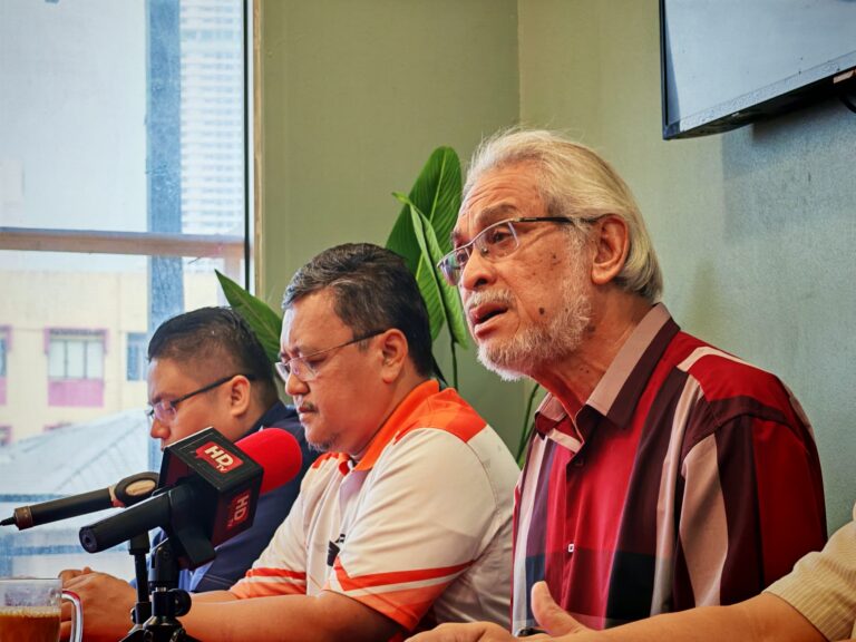 Fitnah Khalid: Rafidah jangan mengelak lagi, sila datang mahkamah 2 Sept