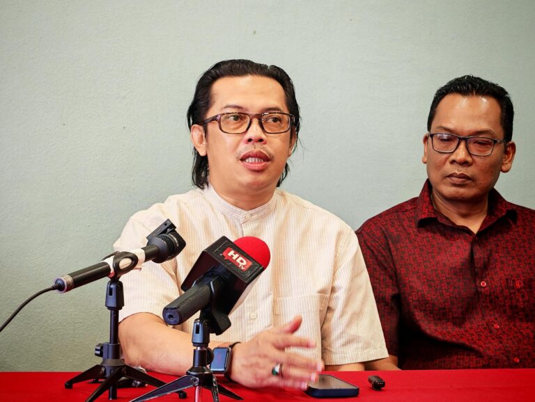 Video : Fitnah Khalid: Rafidah jangan mengelak lagi, sila datang mahkamah 2 Sept