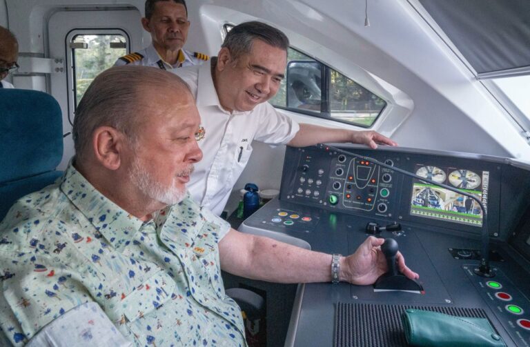 ETS3, Laman Rel Mahkota mercu tanda baharu Kluang, simbol kemajuan & identiti