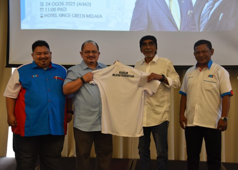 Selepas lama bergerak di belakang tabir, Ito Blues Gang sarung baju PKR