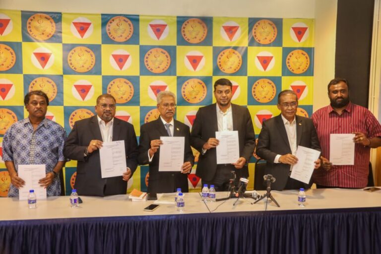 Video : Pelik, masa sidang media ada bersama, tiba-tiba Pas kata tiada kaitan dengan Waytha Moorthy